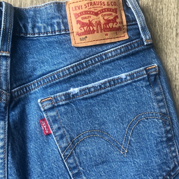 Levi’s 501 Light Wash Button Fly Jean Shorts - Picture 8 of 15